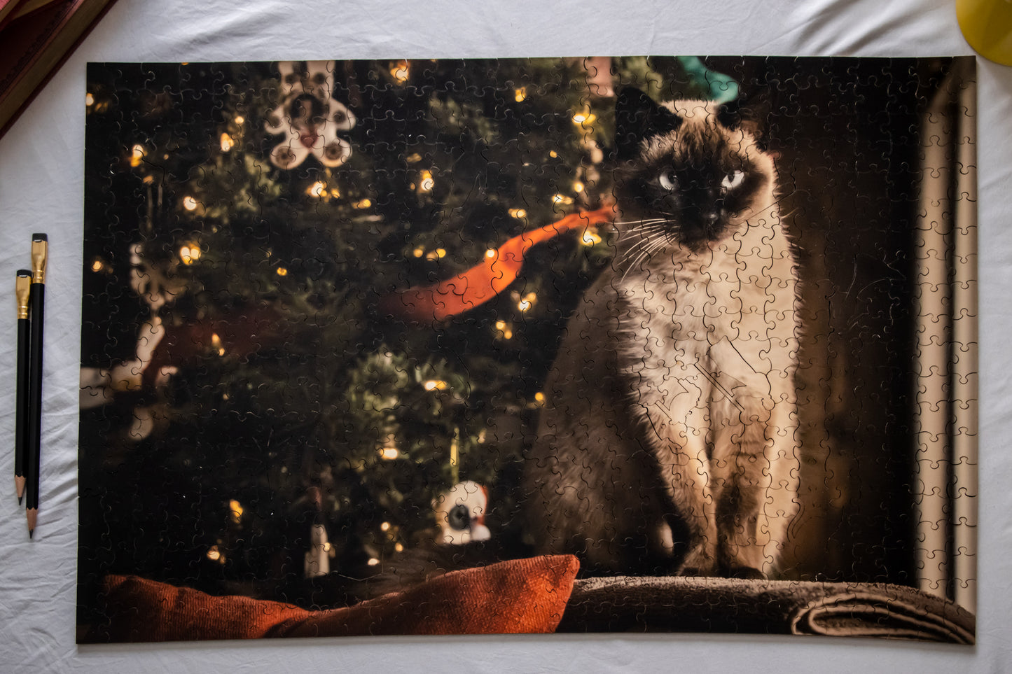 A Christmas Cat, wooden puzzle, 629 pcs