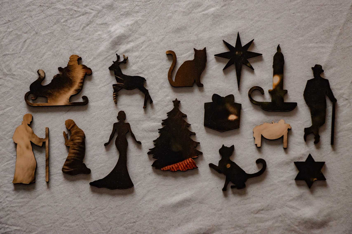 A Christmas Cat, wooden puzzle, 629 pcs